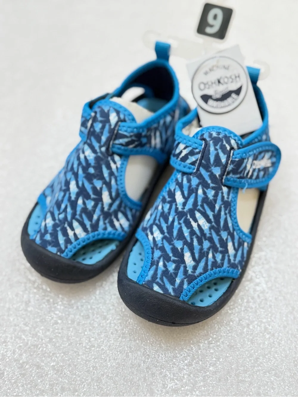 NEW OshKosh B'gosh Boys Blue/Navy Aquatic Shark Patterned Water Shoes Size 9